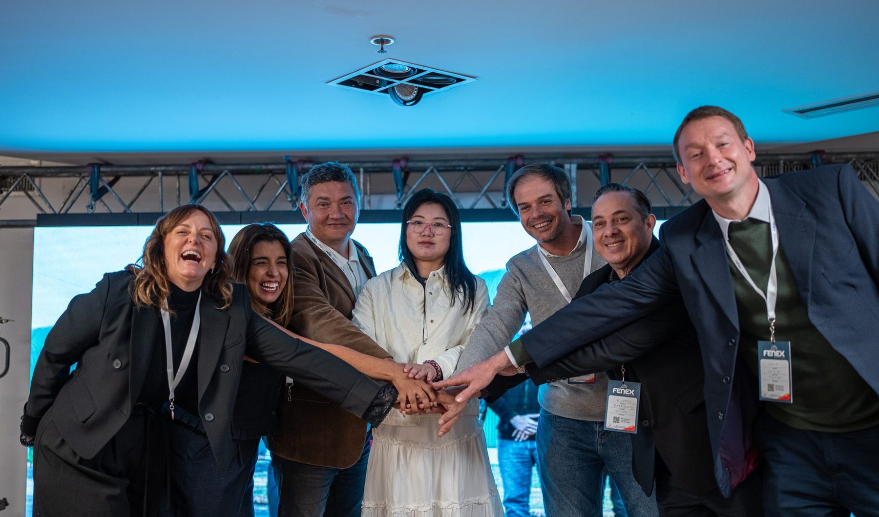Equipo FENEX junto a Lin Ronghua en cierre de agenda comercial