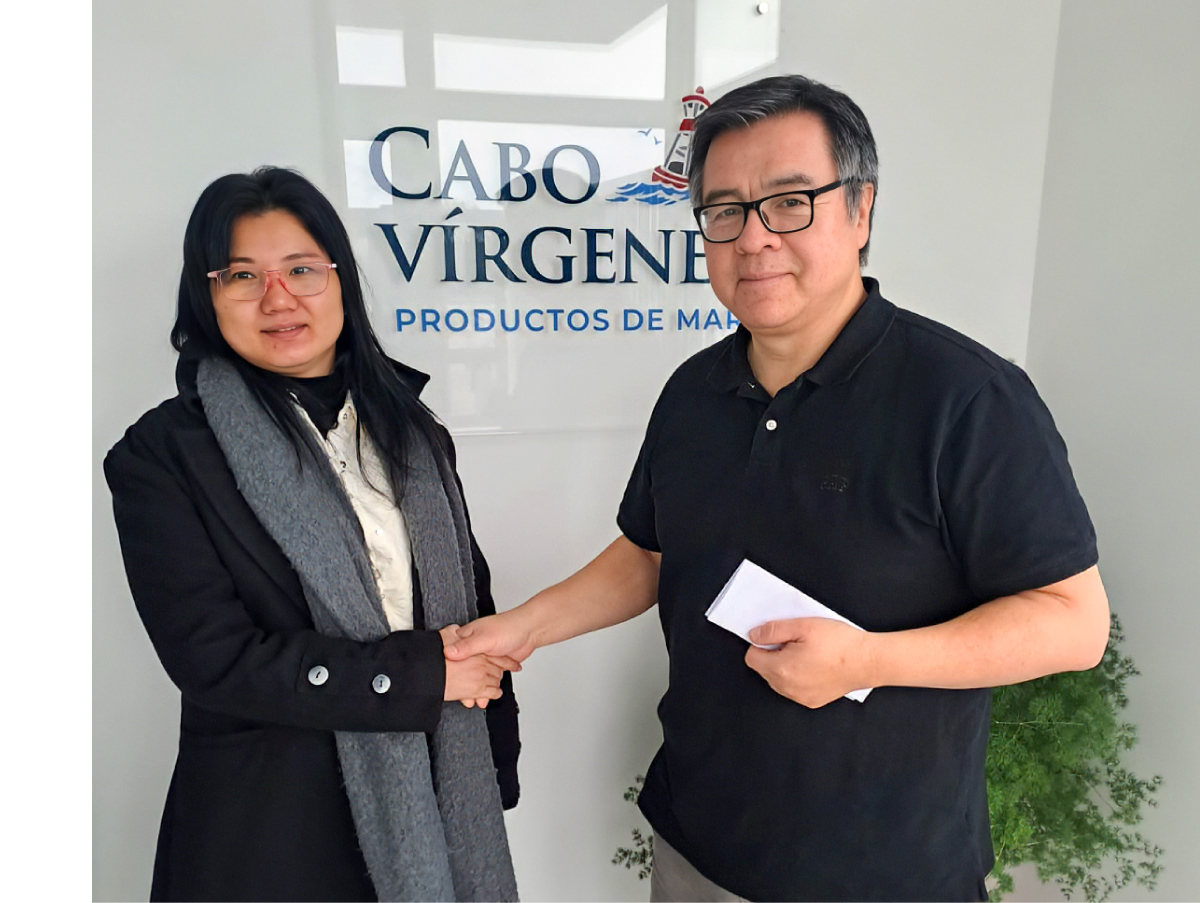 Lin Ronghua en encuentro comercial durante la misión Chubut